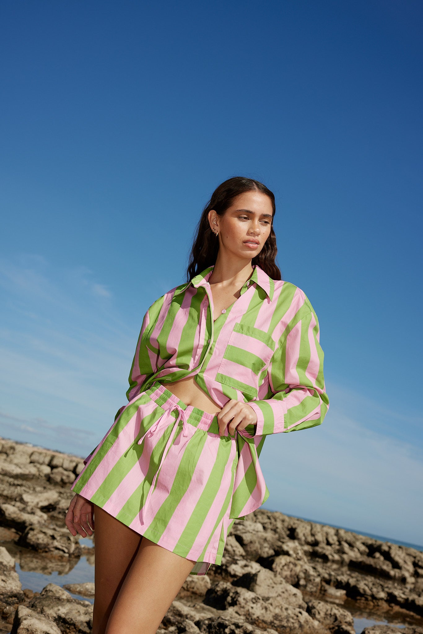 INDI SKIRT IN SEAGRASS/SALMON STRIPE