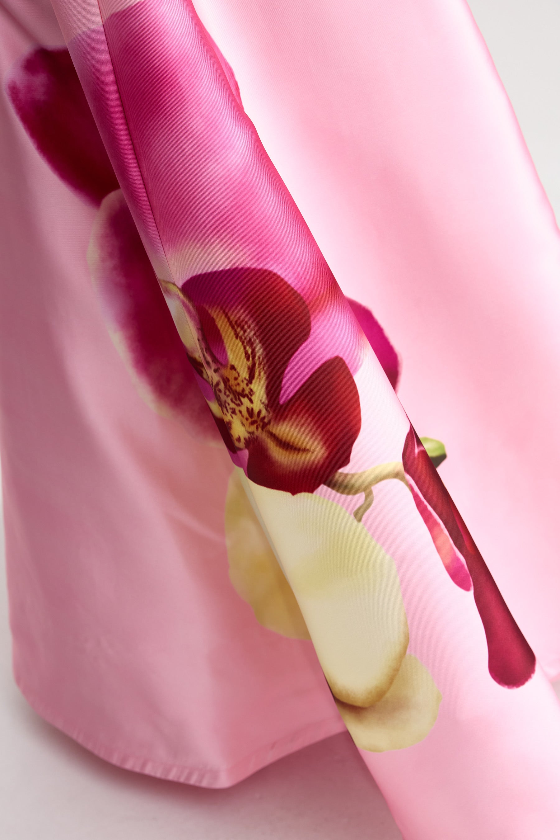 AUDREY GOWN ICING PHALAE