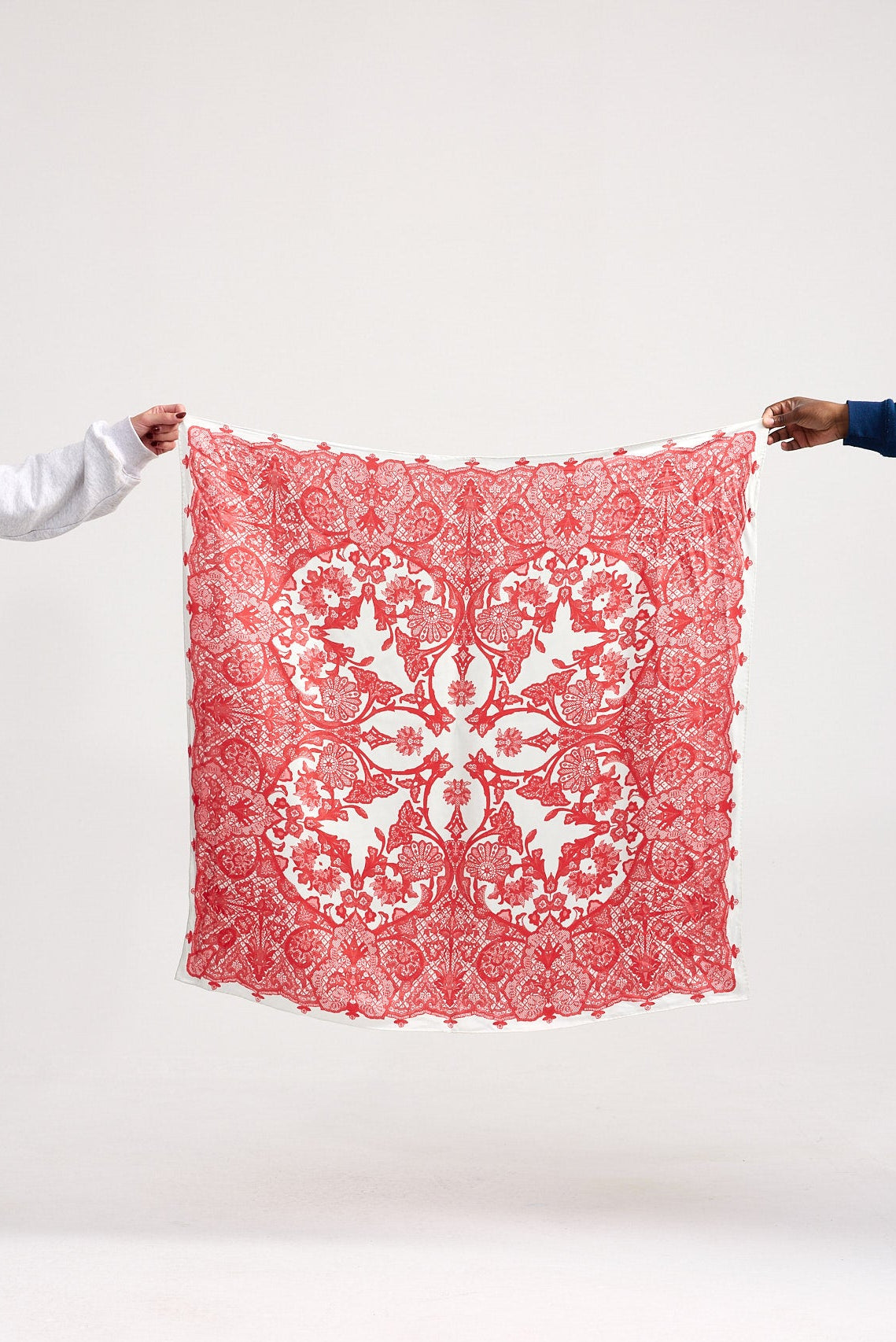 GIA SCARF IN RUBY ANTIQUE