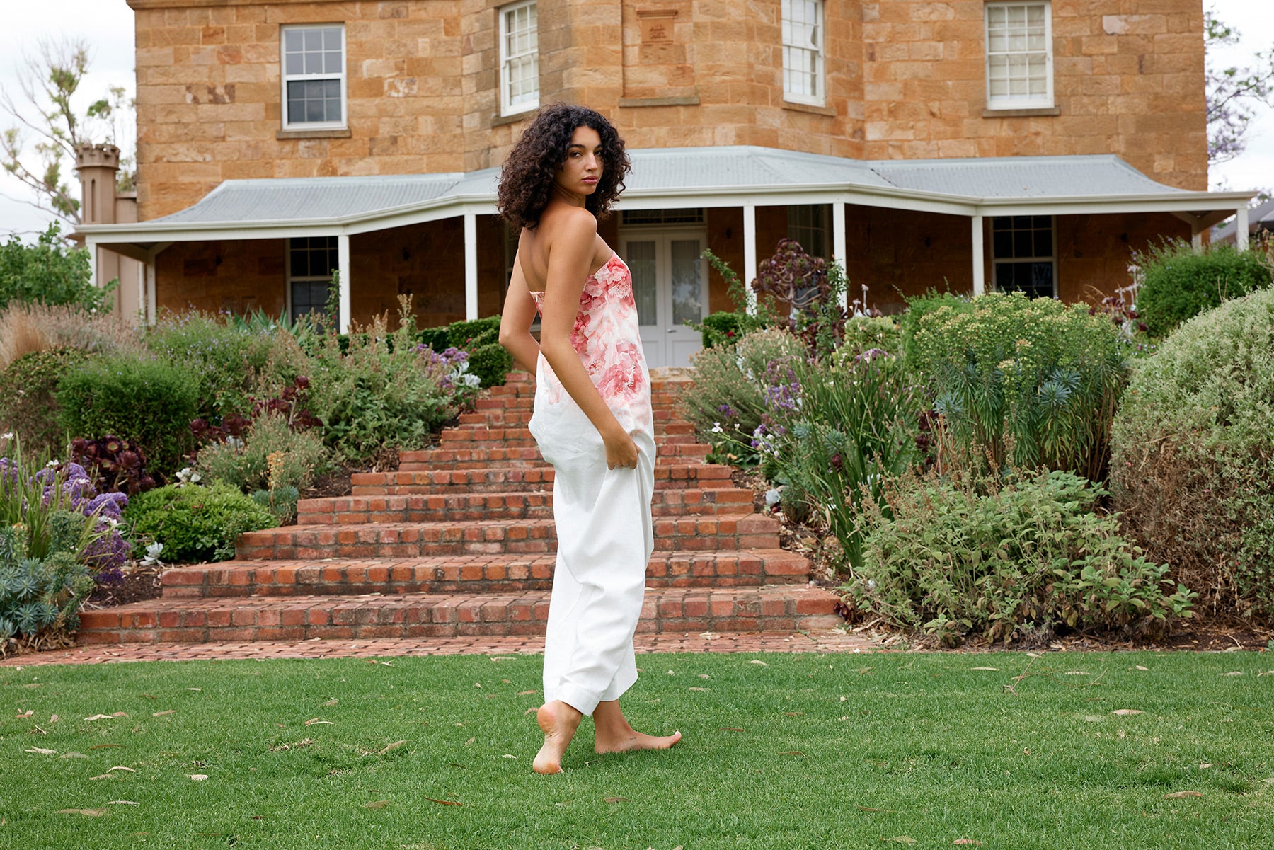 JACQUELINE DRESS IN PEONY/ANTIQUE