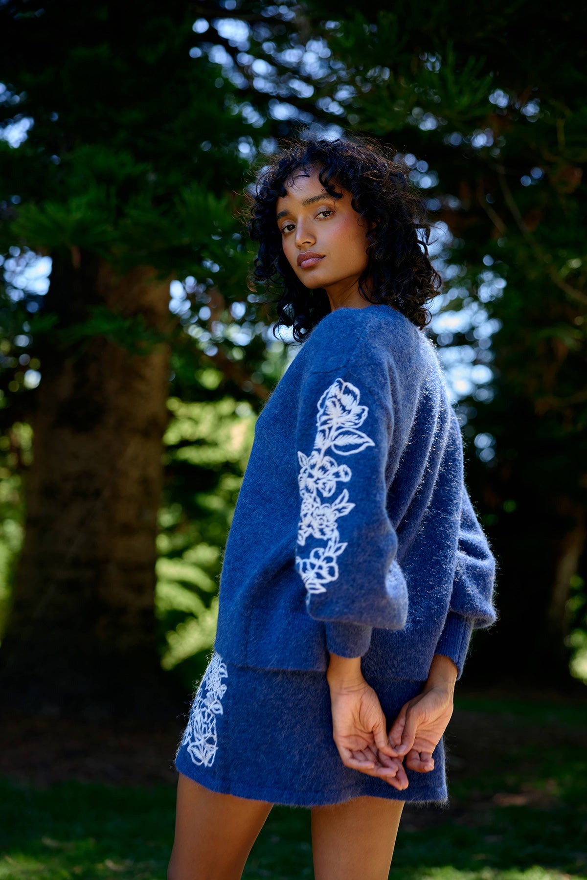 AGNES CARDI ROYAL – Aston Studio