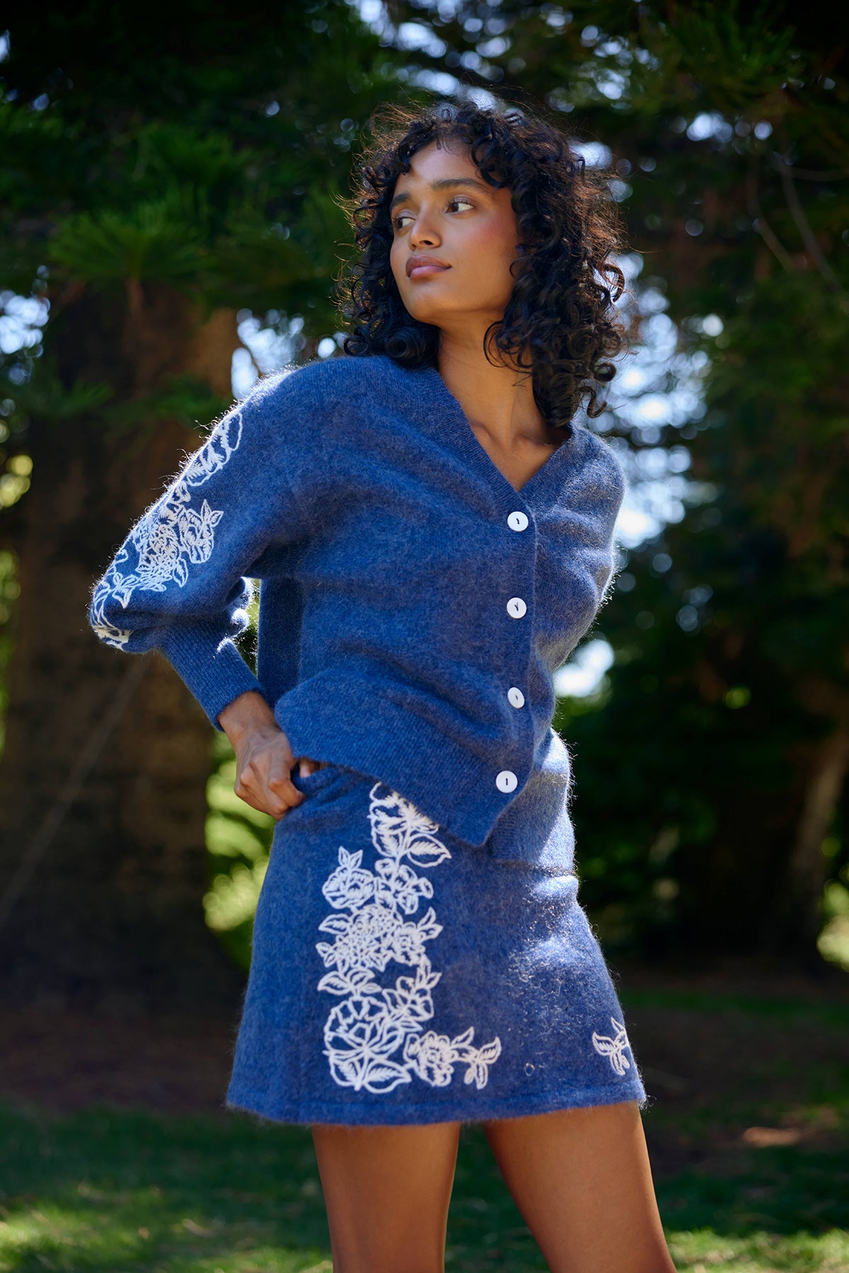 AGNES CARDI ROYAL – Aston Studio